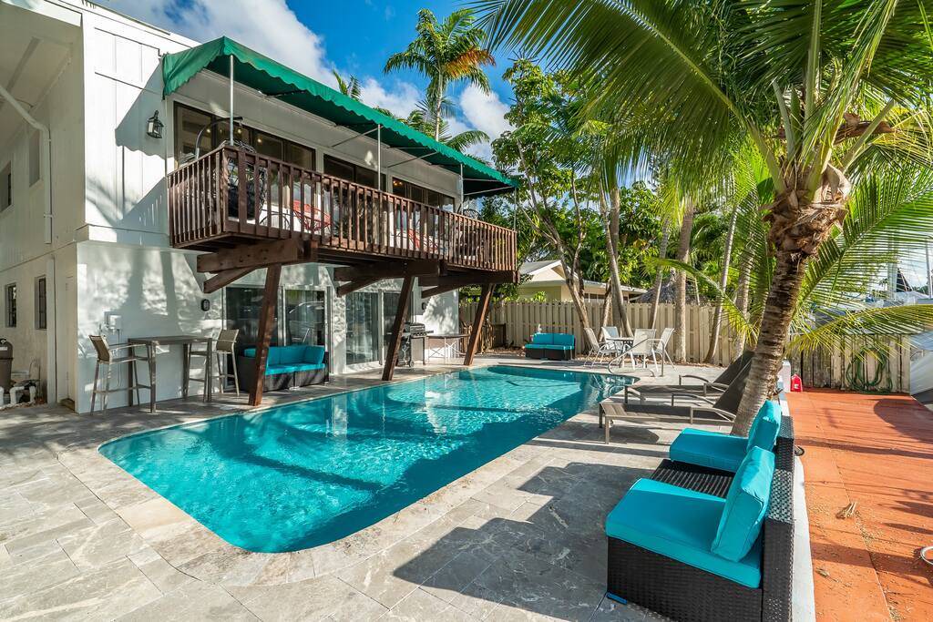 Hendricks and Venice Isles Hotel | PRIVATE OASIS 3 BEDROOM-2 BATH FOR 6 GUESTS