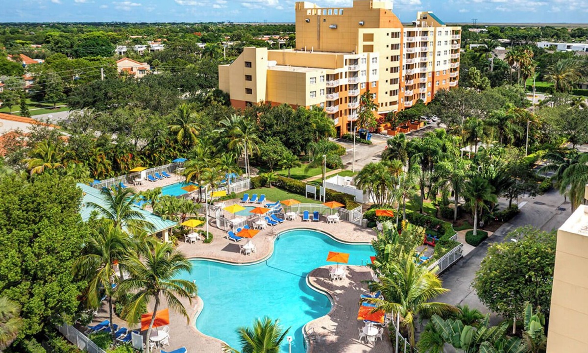 Weston Condo | Vacation Village at Bonaventure 2BR Sunday Check-In