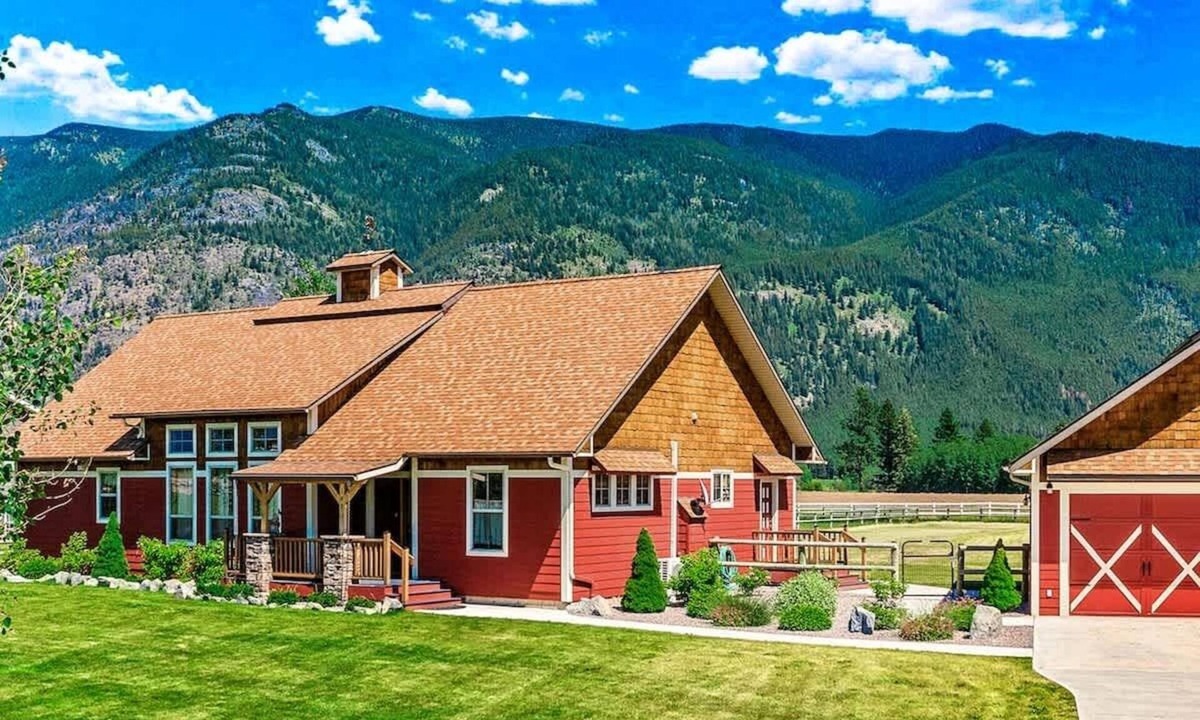 Columbia Falls House | Vacay | Backyard Mountains | Hot Tub & Fire Pit