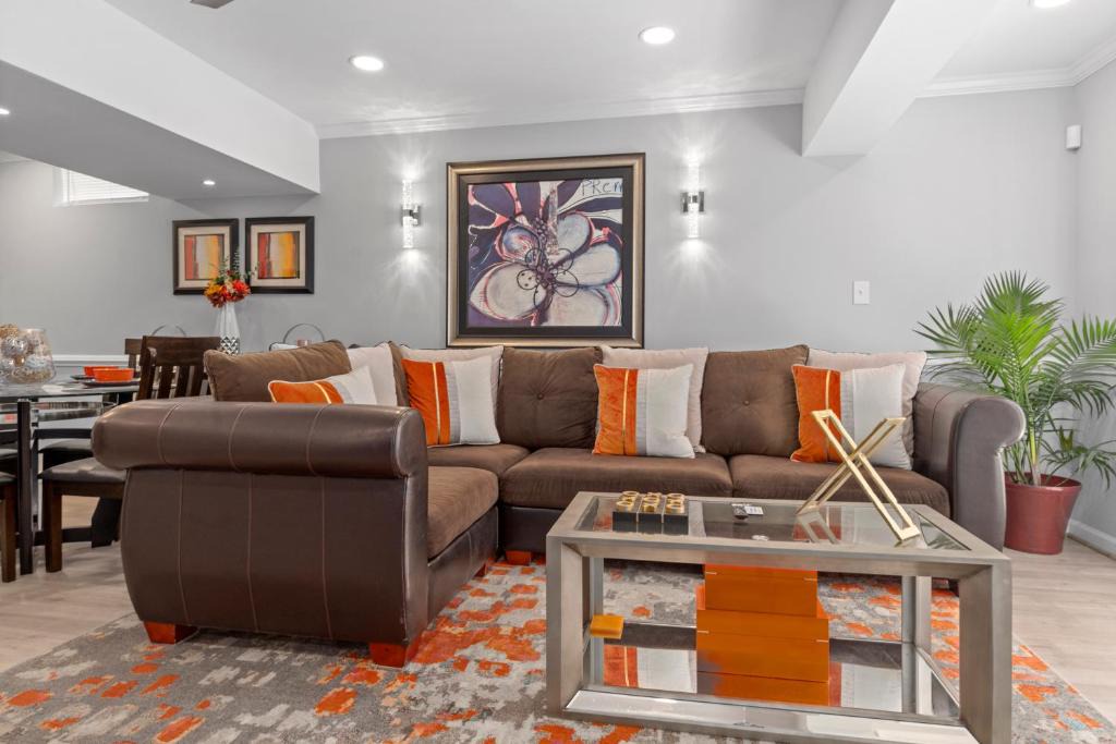 Waldorf House | Valencia Royale - Private 2BR Luxe Suite Natl Harbor DC MD VA
