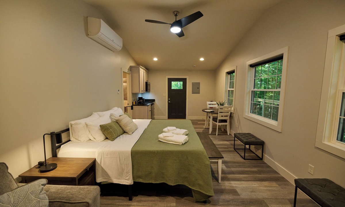 Cuyahoga Falls Cabin | Valley Overlook - Cozy Cabin near Blossom Music Center, 1BR - Peninsula, Ohio