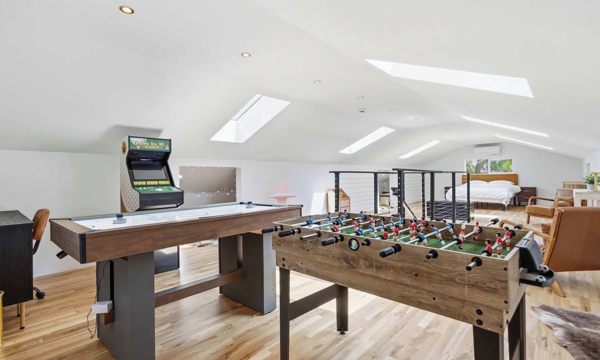 Van Nuys House | Van Nuys 1BR | Sauna + Game Room | Sleeps 8 | C&C