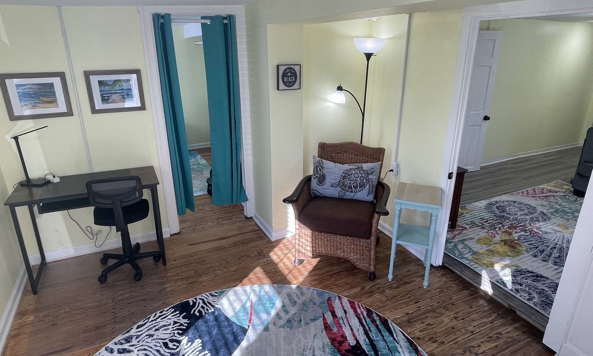 Ventnor City Apartment | Ventnor Beach Apartment Steps to Sand Workspace