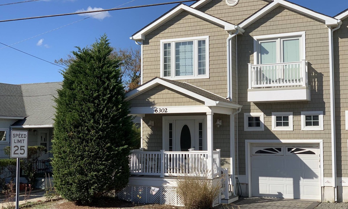 Wildwood Crest House | Very unique, there are two townhouses that share a pool area