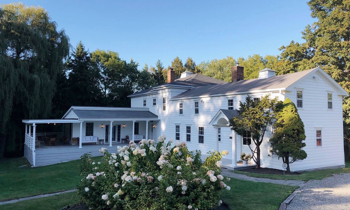 Valatie House | Vic at Spring Hill Estate