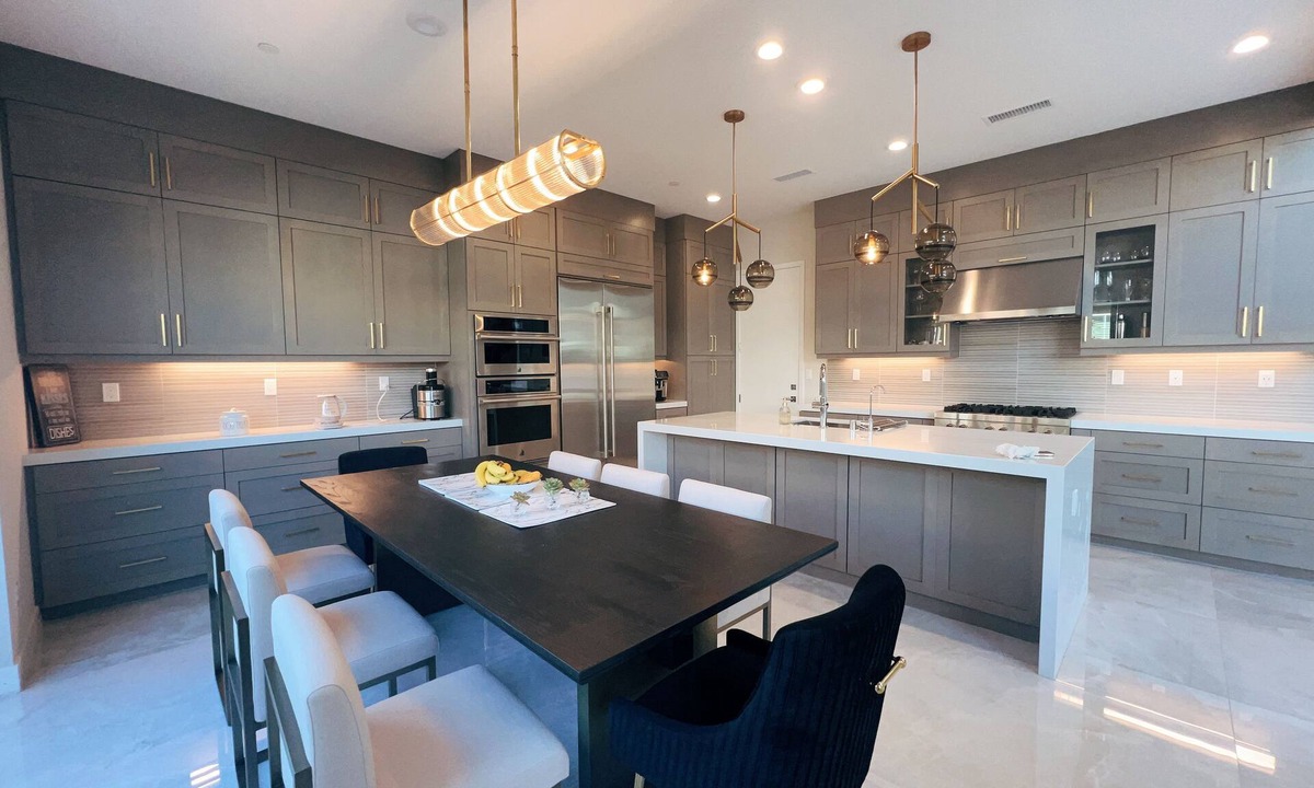 Montebello House | View House, New Built with Gym and Pool