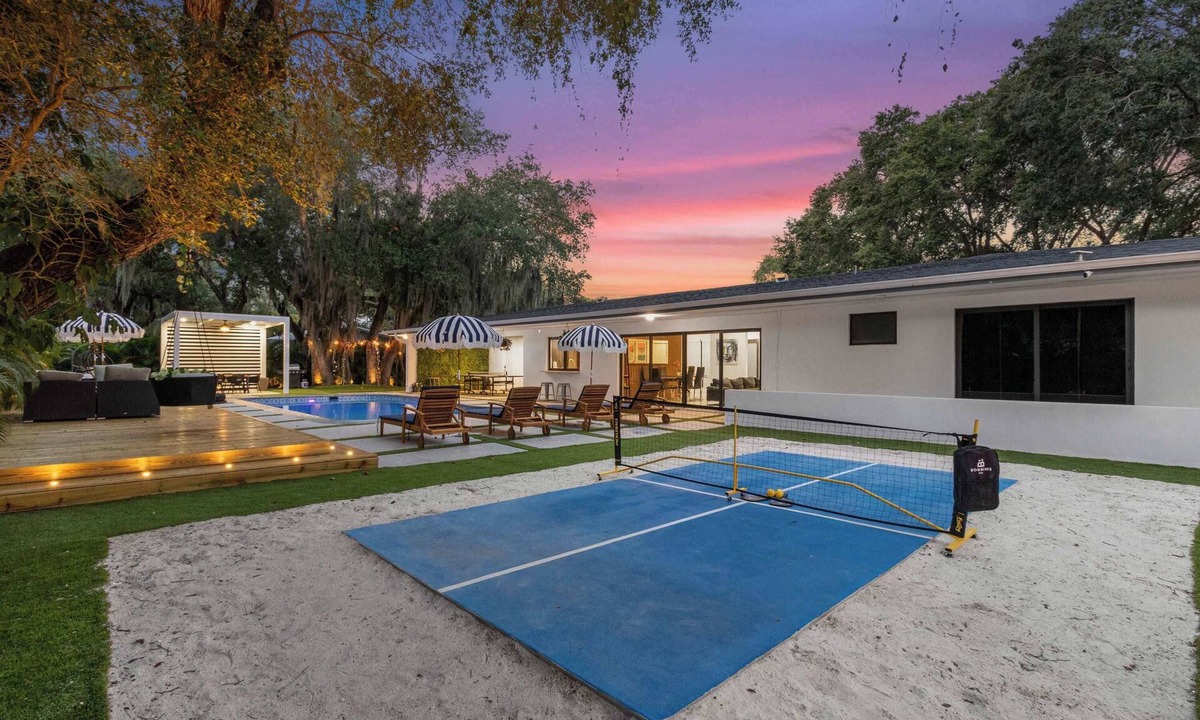 Golden Glades Villa | Villa Altaire | Pool | Mini Golf | Beach Fire Pit
