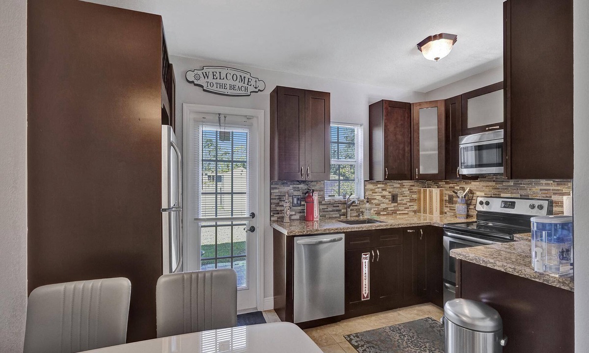 Middle River Terrace House | Villa Amor free parking-pet friendly/close to beach