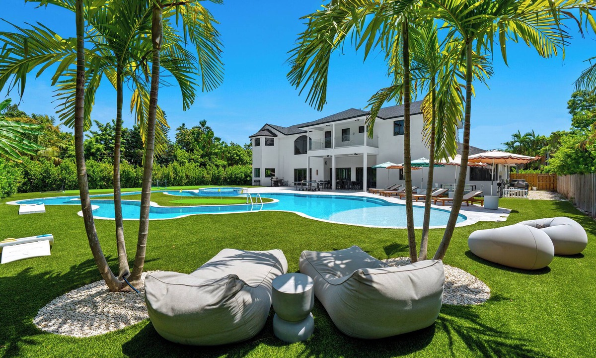 Miami Shores House | Villa Rio Grande 8BR Lazy River Pool + Pickleball