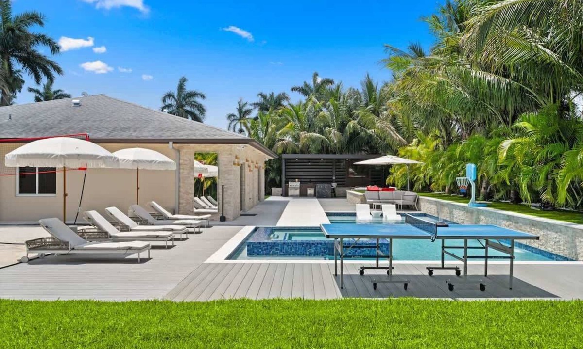 Seybold House | Villa Serena Miami 4BR-Pool-BKT CT Near Beaches