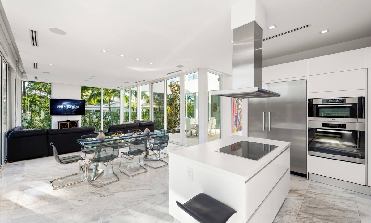 North Bay Village Villa | Villa Shore! Luxurious 5-bedroom waterfront villa with in fabulous Miami Beach