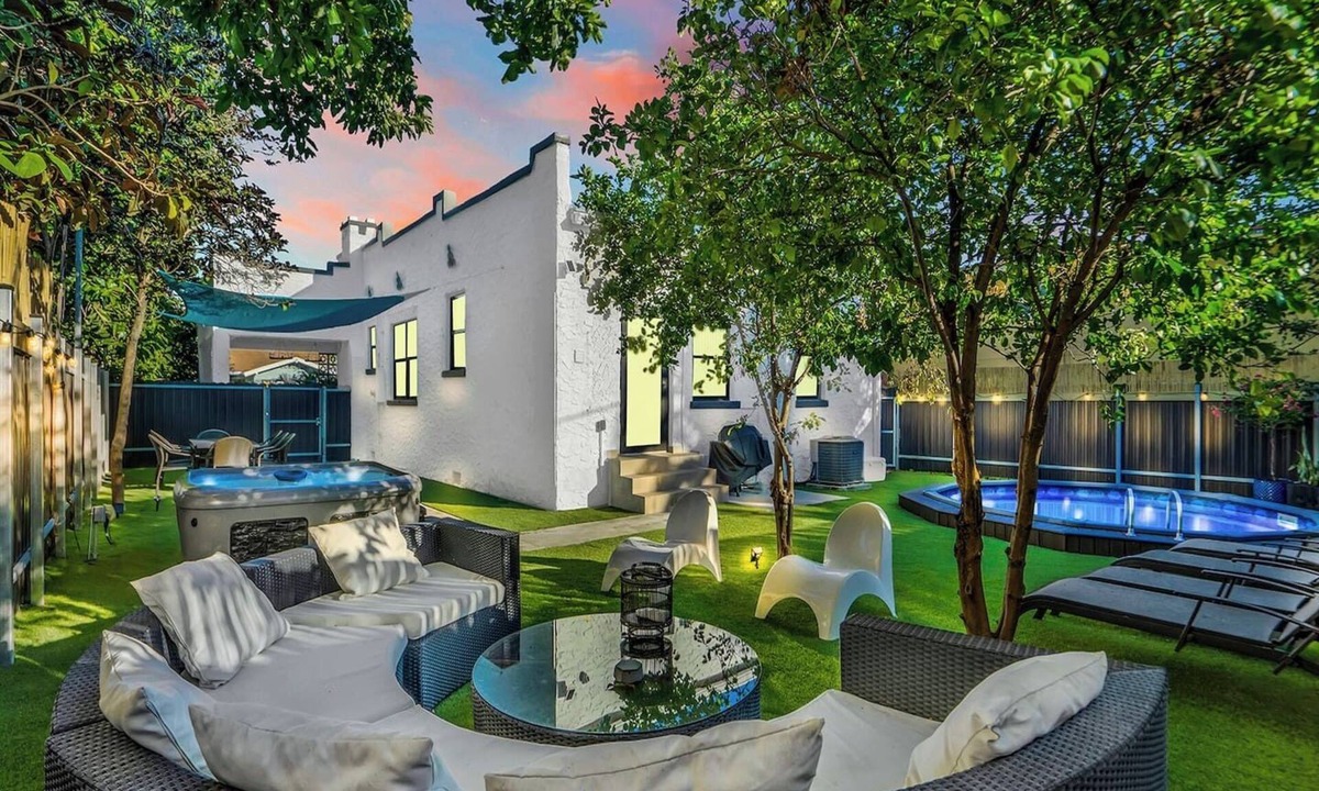 East Little Havana House | Villa Tranquillo | Calle Ocho | Pool & Hot Tub