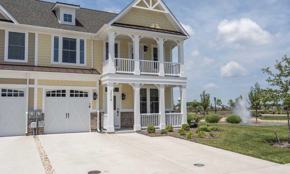 Selbyville Villa | Villa w/Pond View - 3 miles from Fenwick Island/beach - Clubhouse w/pool