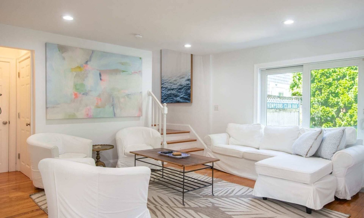 Harwich Port House | Walk 0.3 Mile to Bank Street Beach!