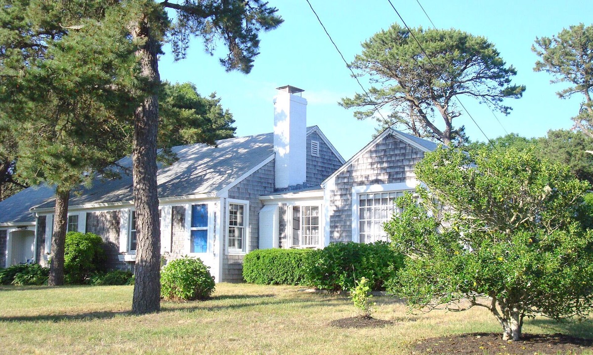 Northwest Harwich House | Walk 400 Feet To Your Own Private Association Beach!