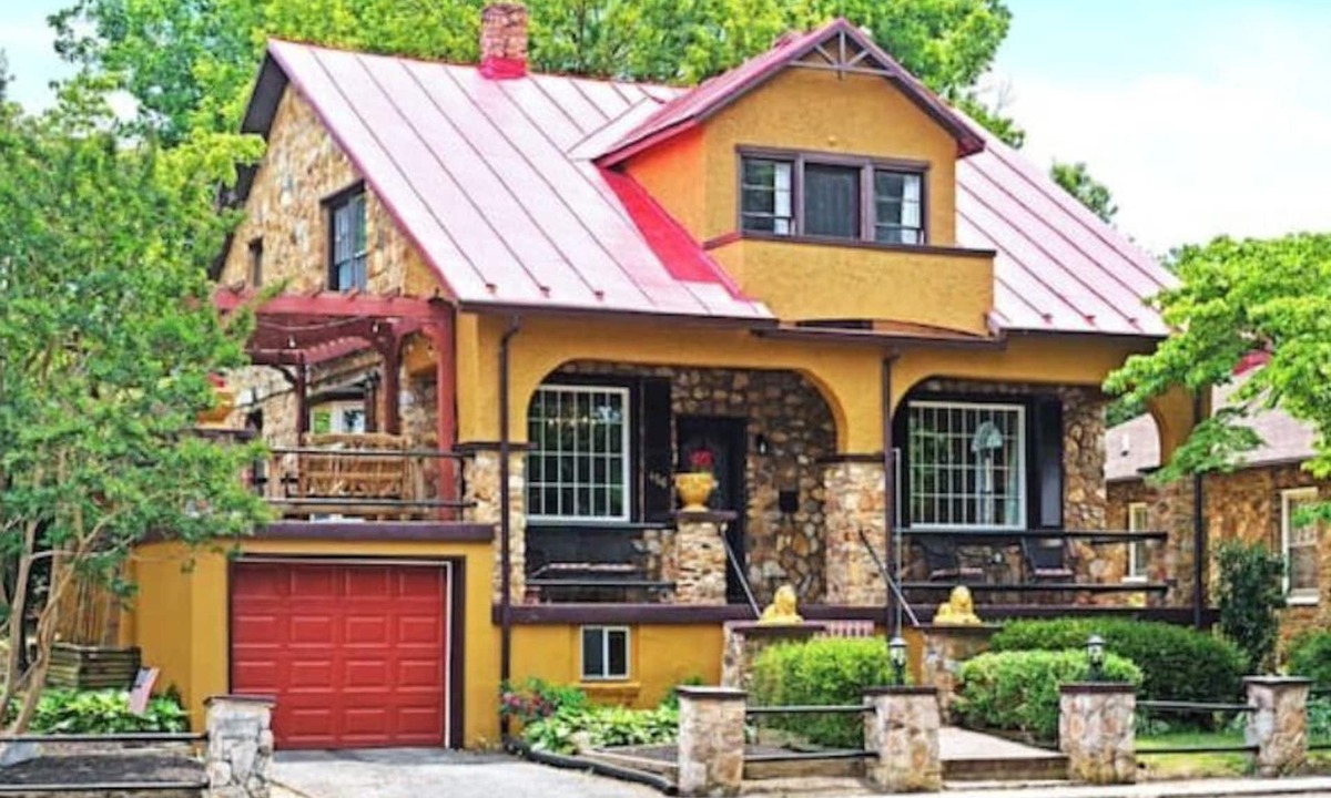 Waynesboro House | Walk Downtown~Game Room~Gym~Fire Pit~Hammock!