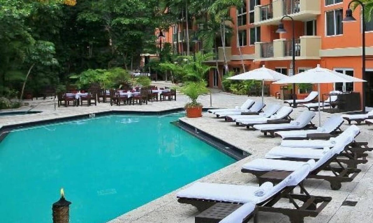 Northeast Coconut Grove Apartment | Walk to Bay from Luxe Condo w/Parking Pool & Gym
