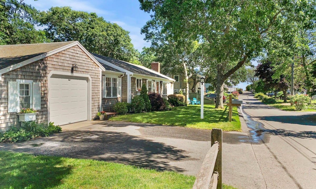 Northwest Harwich Cottage | Walk to Beach Close to Town WiFi AC Units Ginger Plum Cottage