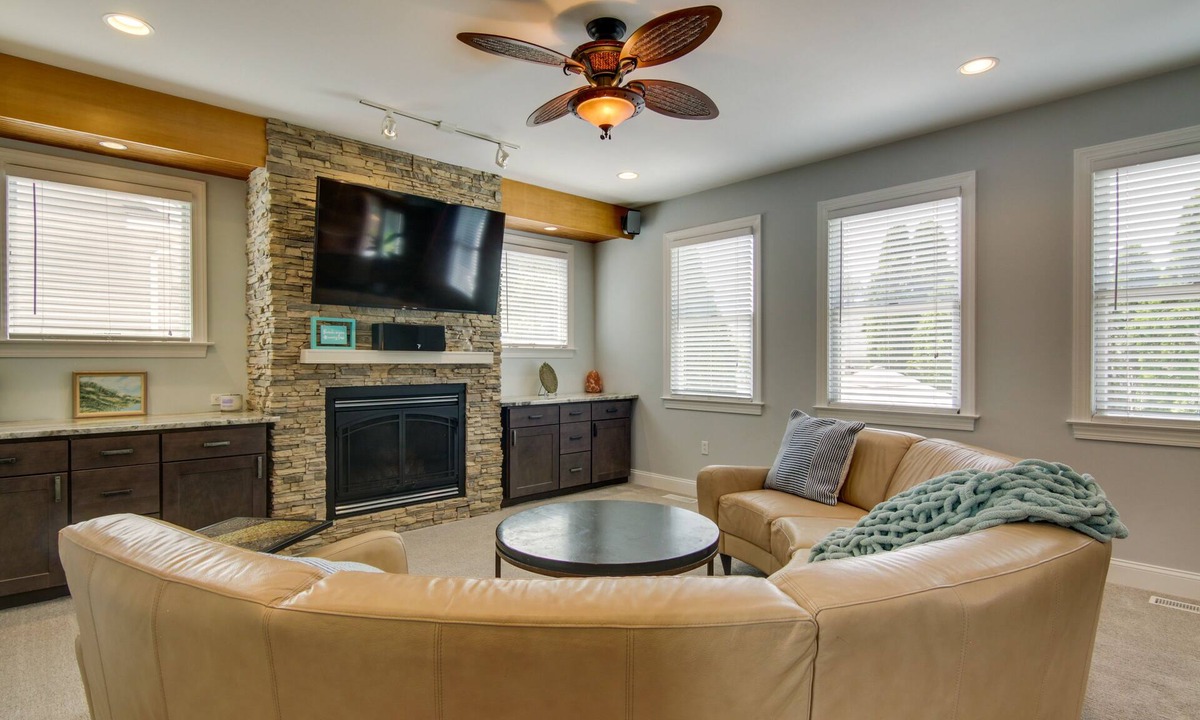 Little Salisbury House | Walk to Beach! Group-Friendly Ocean City Getaway