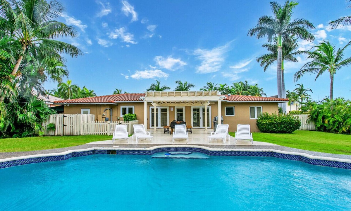 Hollywood Lakes House | Walk to Beach Luxury 5BR/3BA Villa Hollywood Lakes