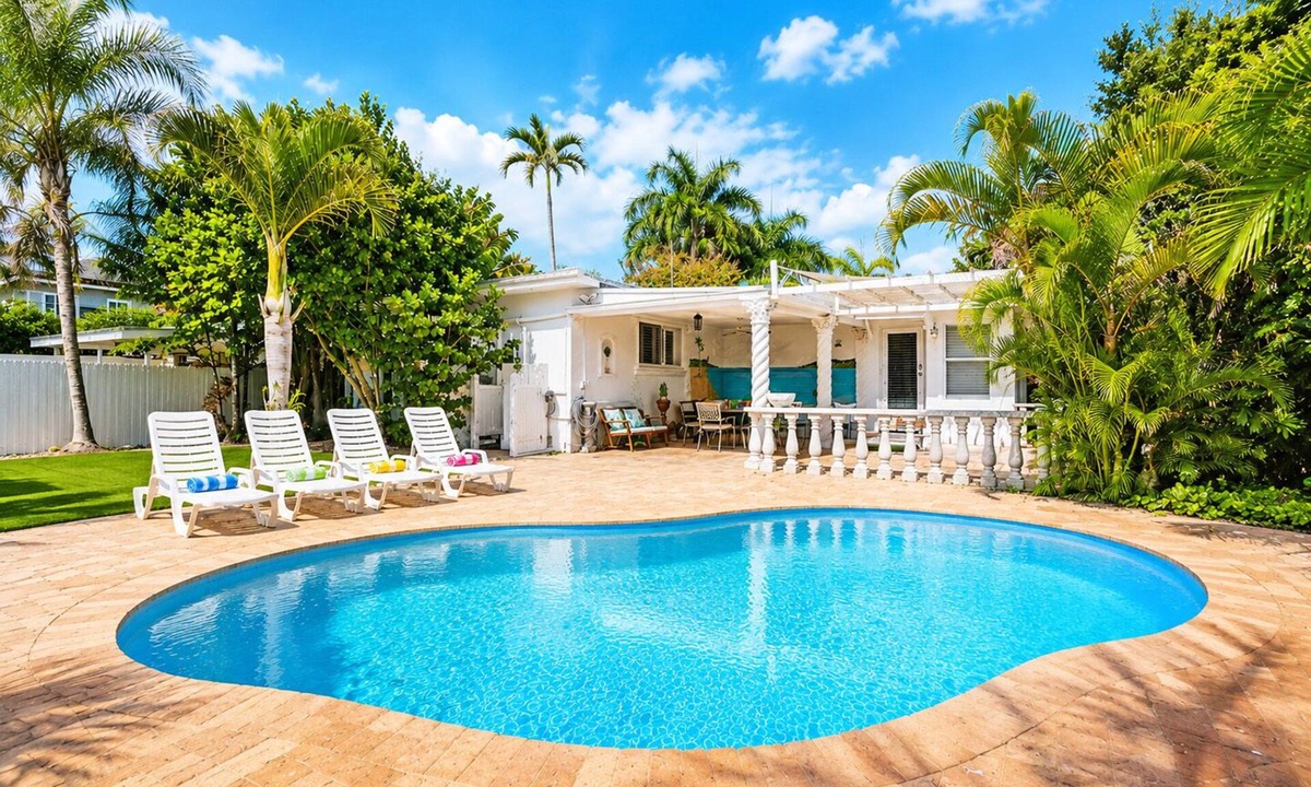 Hollywood Lakes Villa | WALK to Beach Luxury 3BR Villa in Hollywood Lakes