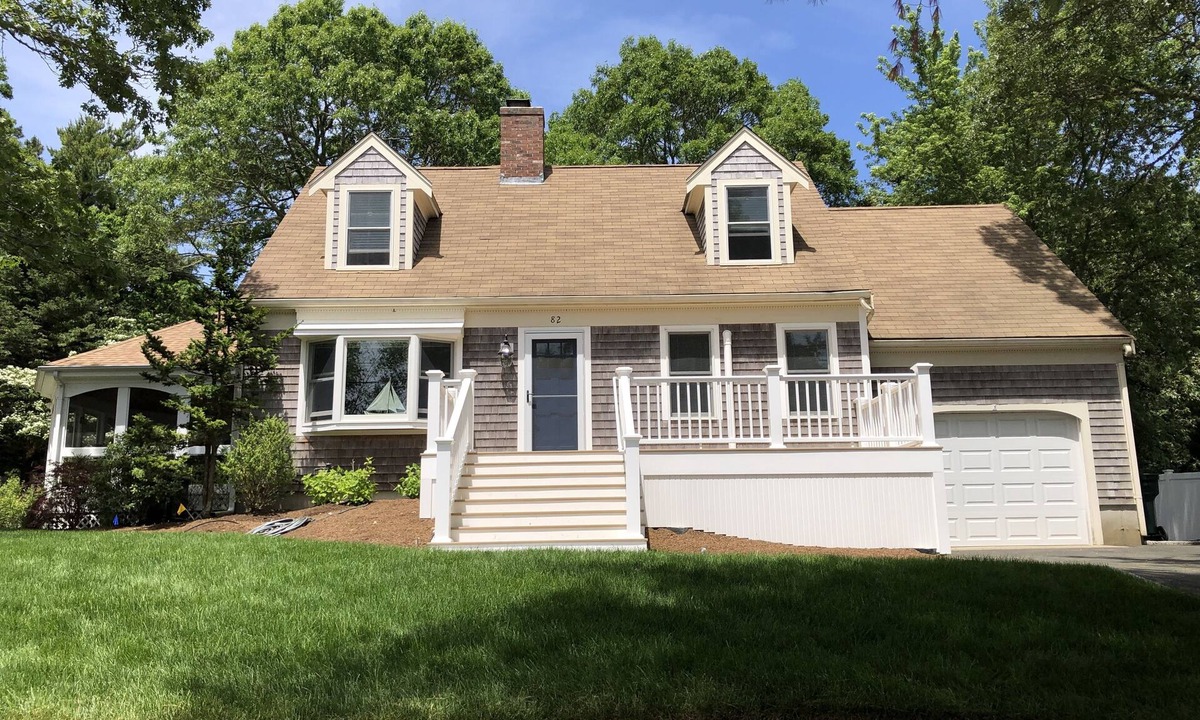 Cotuit House | Walk to Beach! Typically 700 dollars/ni. Now 560 dollars/ni. between 8/20-9/7