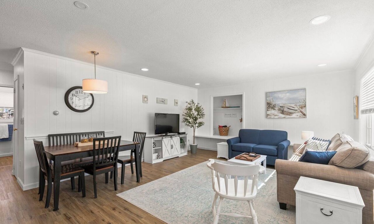 Hyannis Apartment | Walk To Beaches, Main Street, and Harbor. 2BR Cottage. Quiet Area. Captain Gosnold Village 8AB