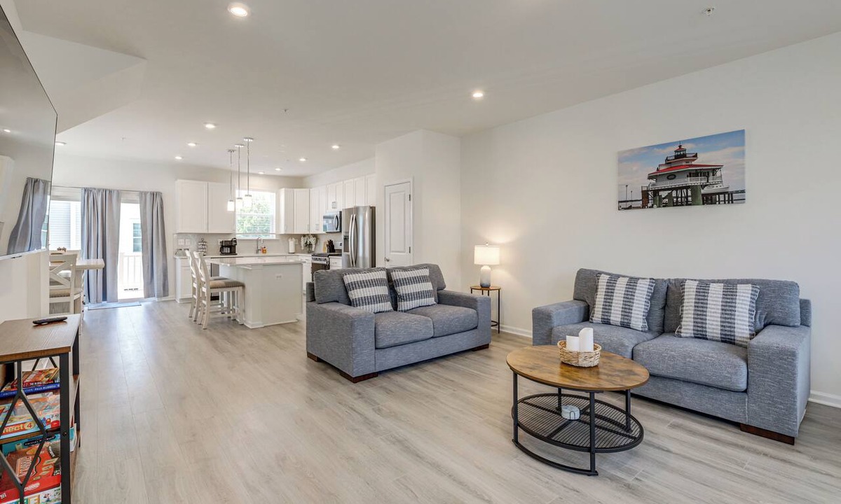Cambridge House | Walk to Cambridge Waterfront: Townhome w/Deck