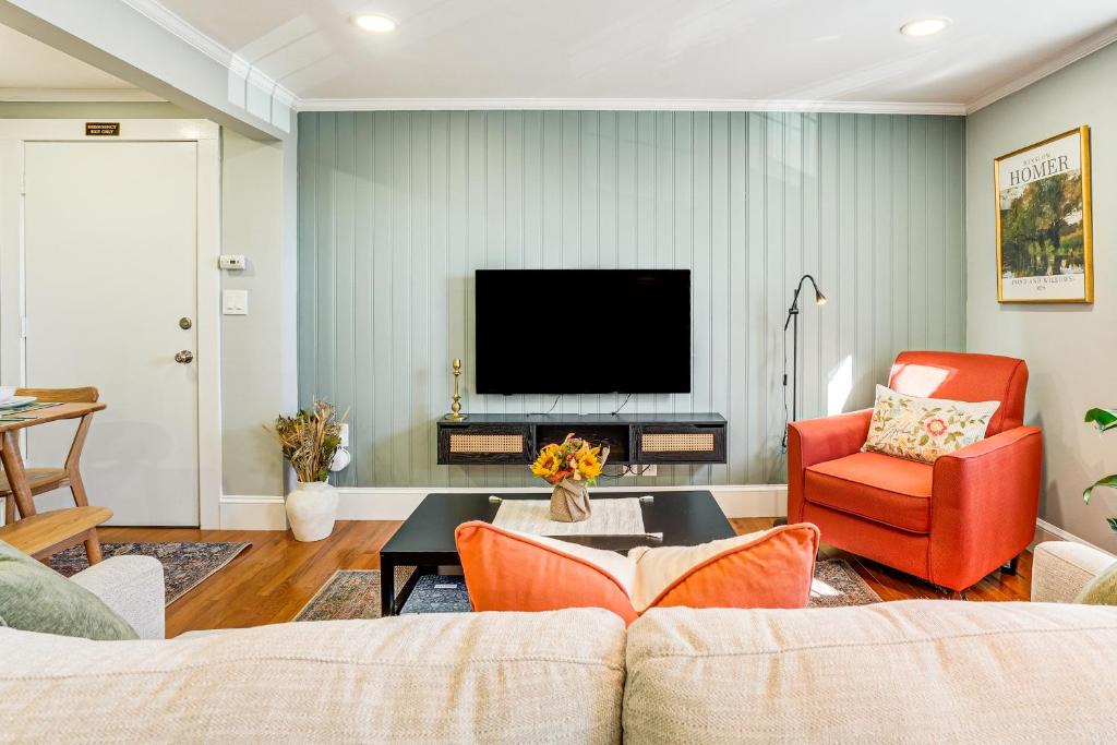 Harbor View - Orient Heights Apartment | Walk to Constitution Beach: Mid-Century Boston Gem