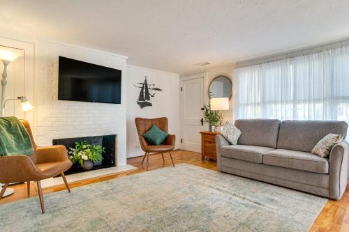 West Hyannisport House | Walk to Craigville Beach: Cape Cod Gem w/Patio