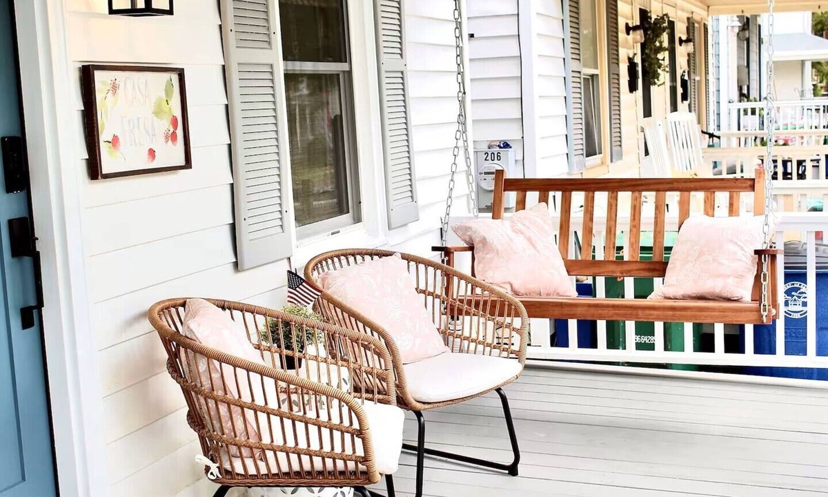Cape Charles House | Walk to Dining, Beach & Park~Family Friendly Home!