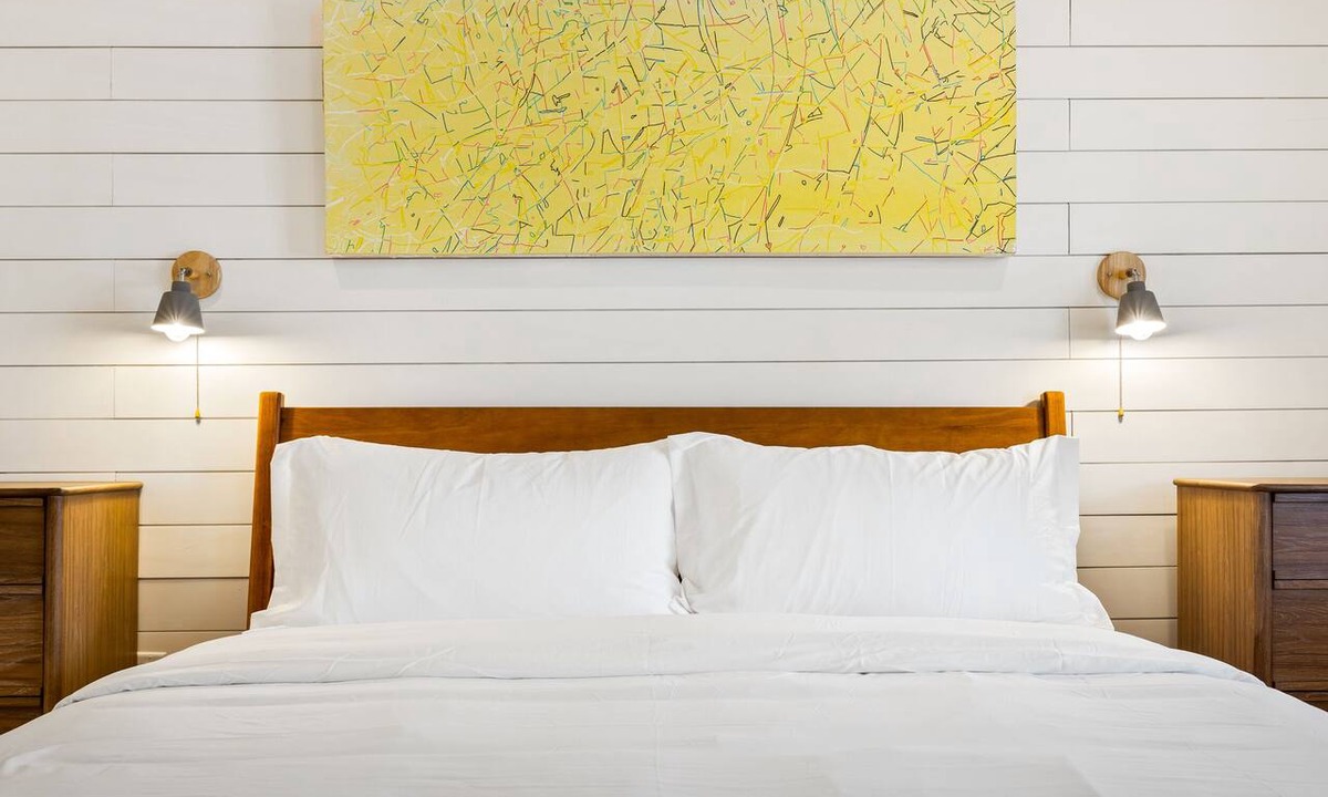North Downtown Hotel | Walk to Downtown! Rose Jean Boutique Hotel Room 1