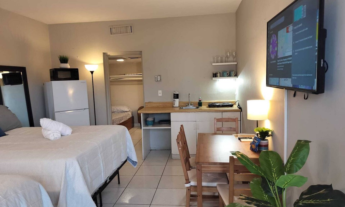 Hallandale Beach Apartment | Walk to Everything: Beach, Shops-2270