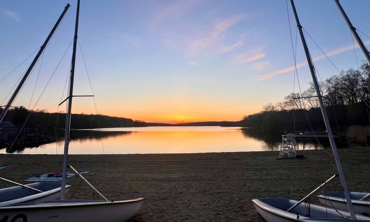 South Coventry Apartment | Walk to Everything! Lake, Park, Dining, Antiques & The Famous Bidwell Tavern
