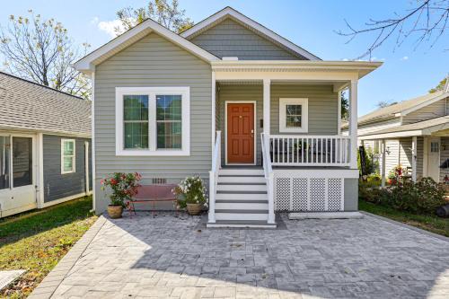 Chestertown House | Walk to Historic Chestertown: Dog-Friendly Retreat