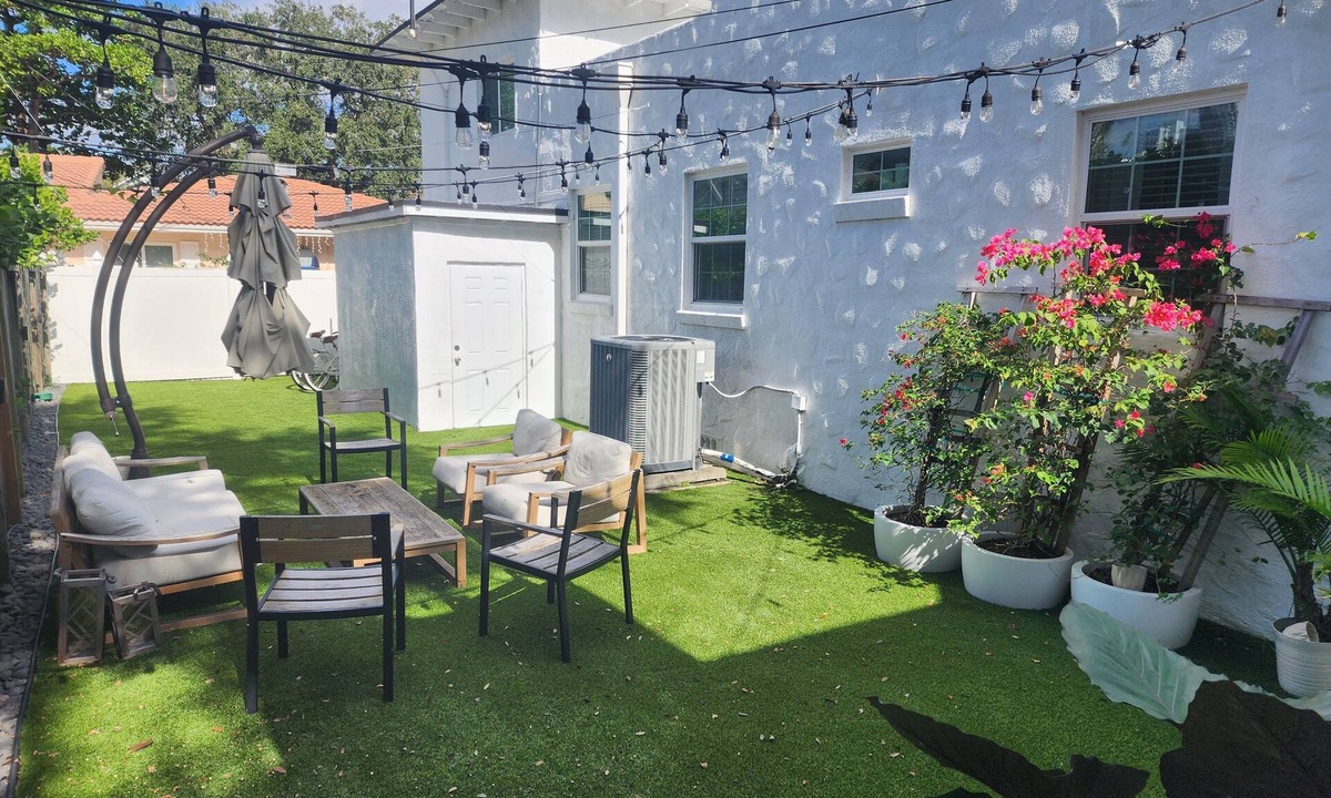 Downtown Fort Lauderdale Villa | Walk to Las Olas, sleeps 8 with beautiful pool and backyard!