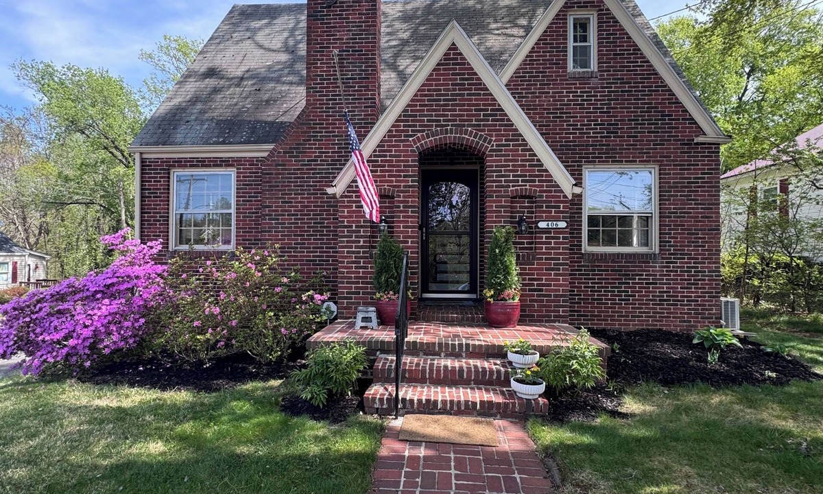Farmville Cottage | Walk to Longwood Sleeps 6 Cozy Cottage Near Hampden-Sydney