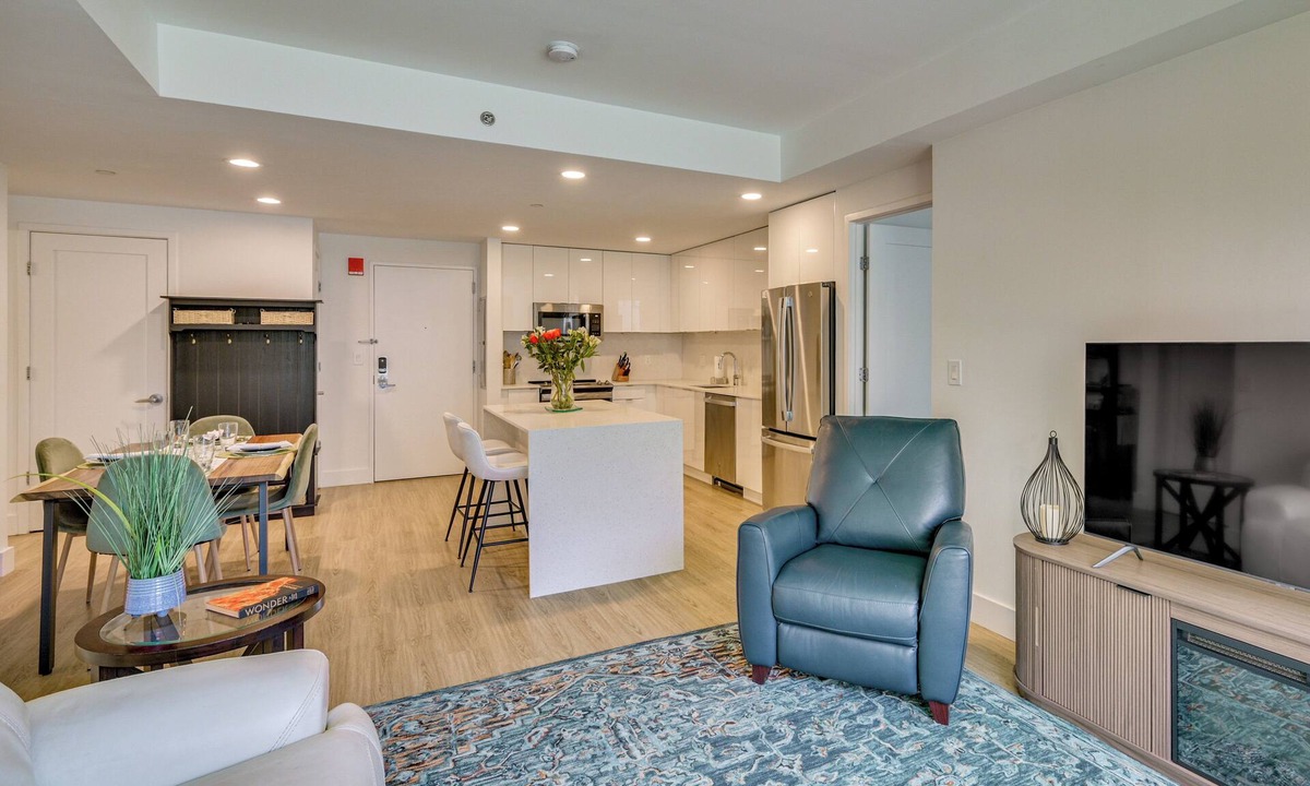 East Cambridge Condo | Walk to MIT & T Stop! Kendall Square Extended Base