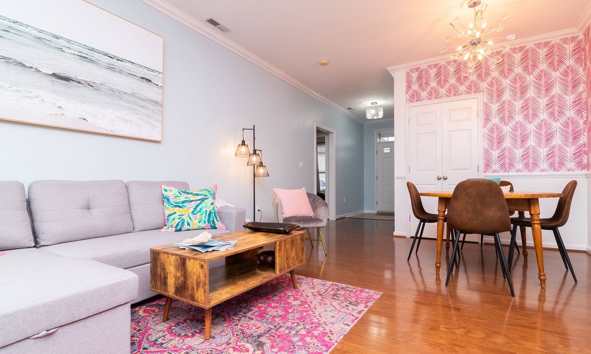 Lewes House | Walk to Outlets & Breweries, Restaurants and community pool