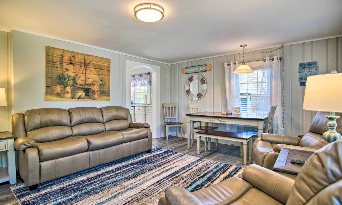 Wareham Center Cottage | Walk to Swift's Beach! Classic Cottage w/Deck