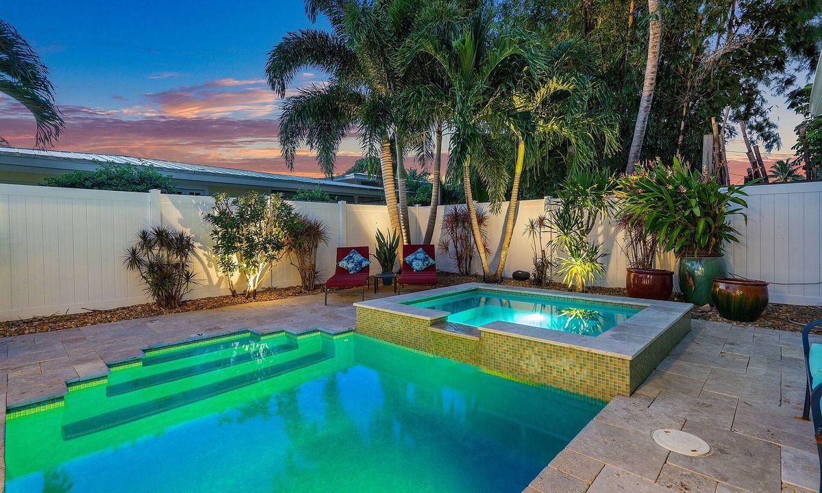 Del-Ida Park Historic District House | Walk to The Ave! Heated Pool/Spa, Golden Tee & Putting Green – 1.3mi to Beach
