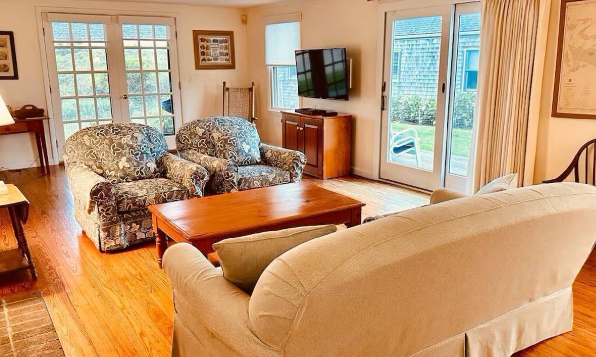 Dionis House | Walk to the beach! Entire home in Nantucket, Massachusetts