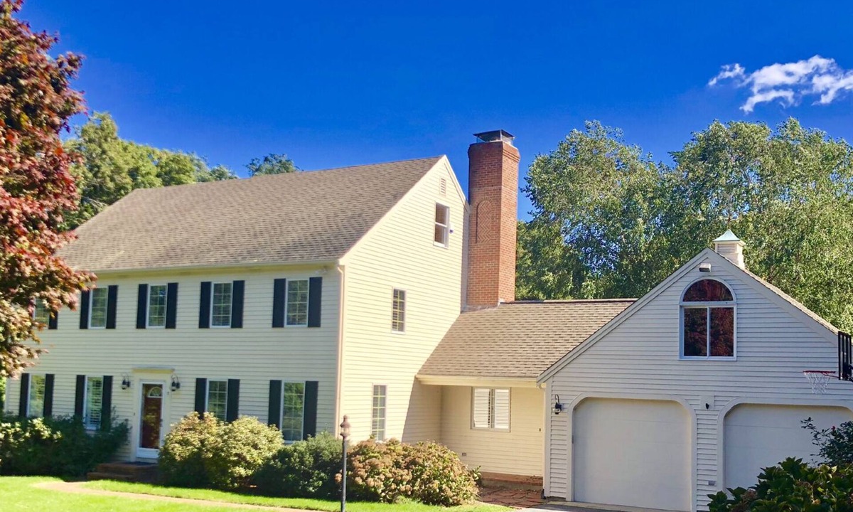 East Dennis House | Walk to the Beach, Heated Salt Water Pool, Central AC