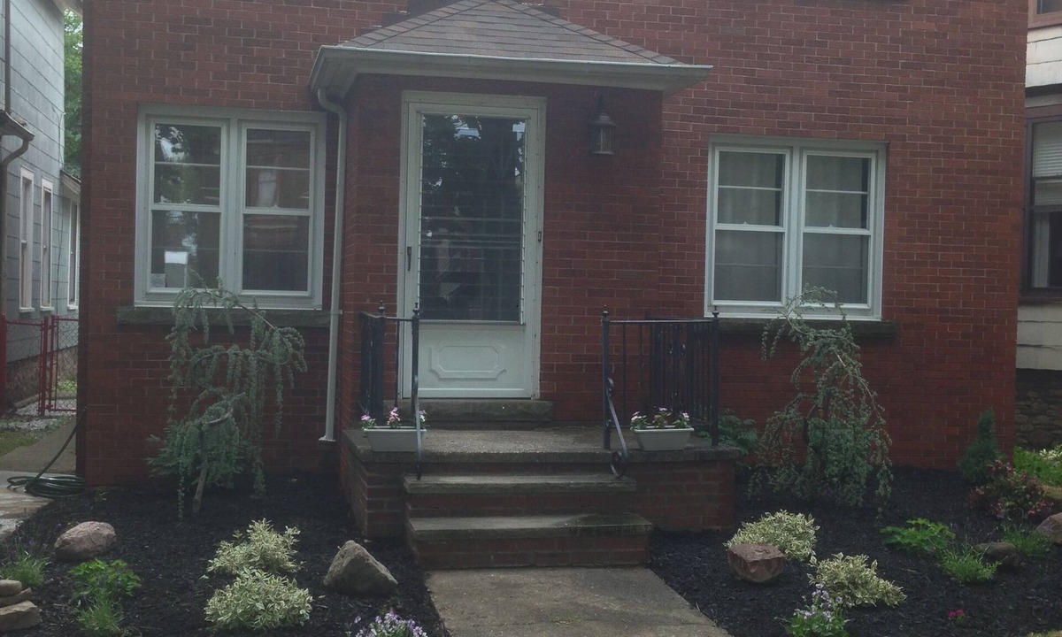 Downtown Niagara Falls Apartment | Walk to the Falls, Aquarium, Restaurants, Casinos and Canada
