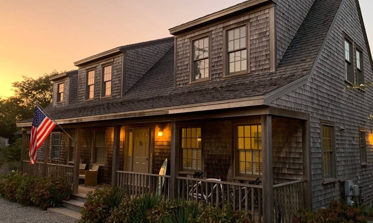 Nantucket Town House | Walk to Town! Located at the top of Historic Main Street