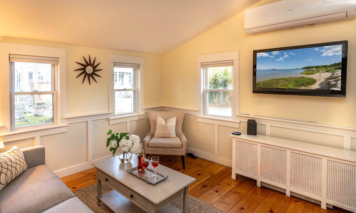 Tisbury Cottage | Walk to Town & Water from your PERFECT SUMMER COTTAGE