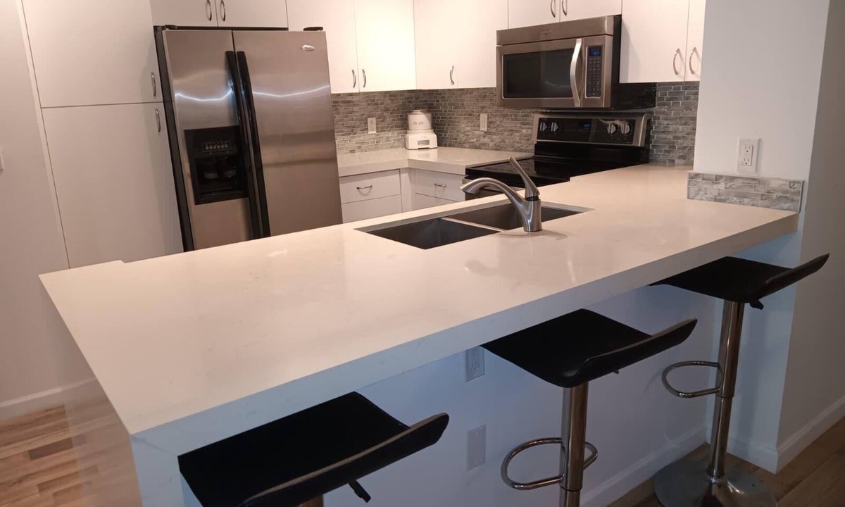 Aventura Apartment | Walking distance to Beach and Mall Cozy modern apartment relaxing view of trees