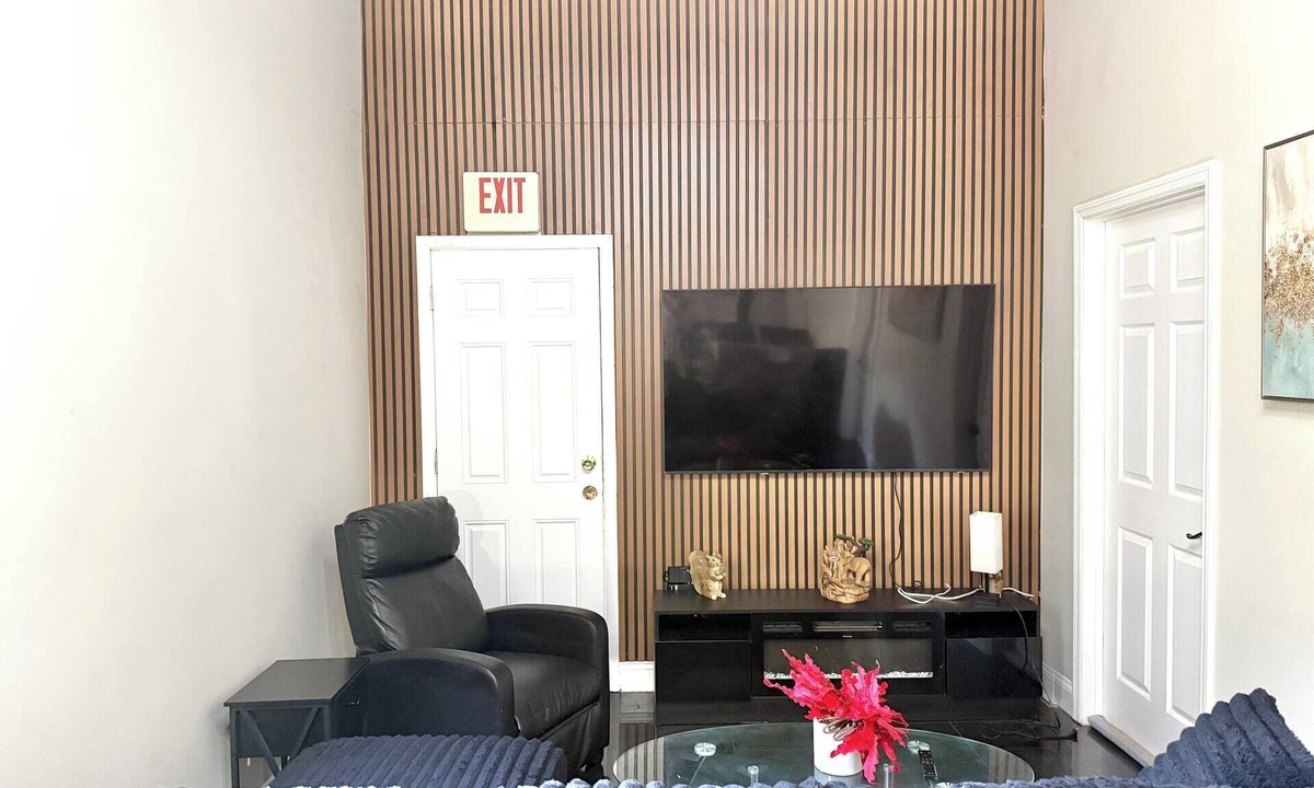 Guttenberg Apartment | Washer dryer 20 minutes to New York City