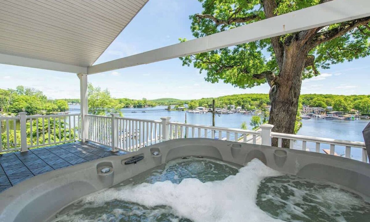 Lake Hopatcong House | Water front Home On Lake Hopatcong