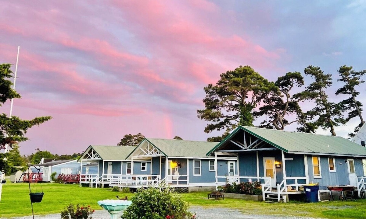 Chincoteague Cottage | Water view cozy & quiet 2-BR cottage